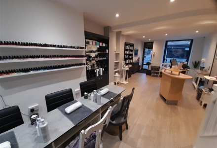 upscale-highly-regarded-beauty-salon-in-west-yorks-590420